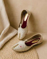 Ethnic Mojaris – Cream Rani