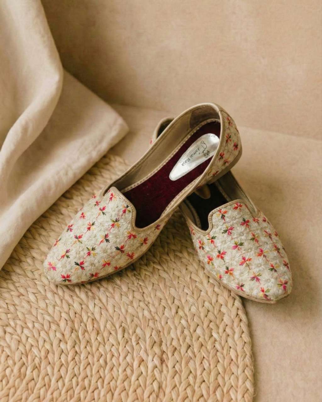 Ethnic Mojaris – Cream Maroon