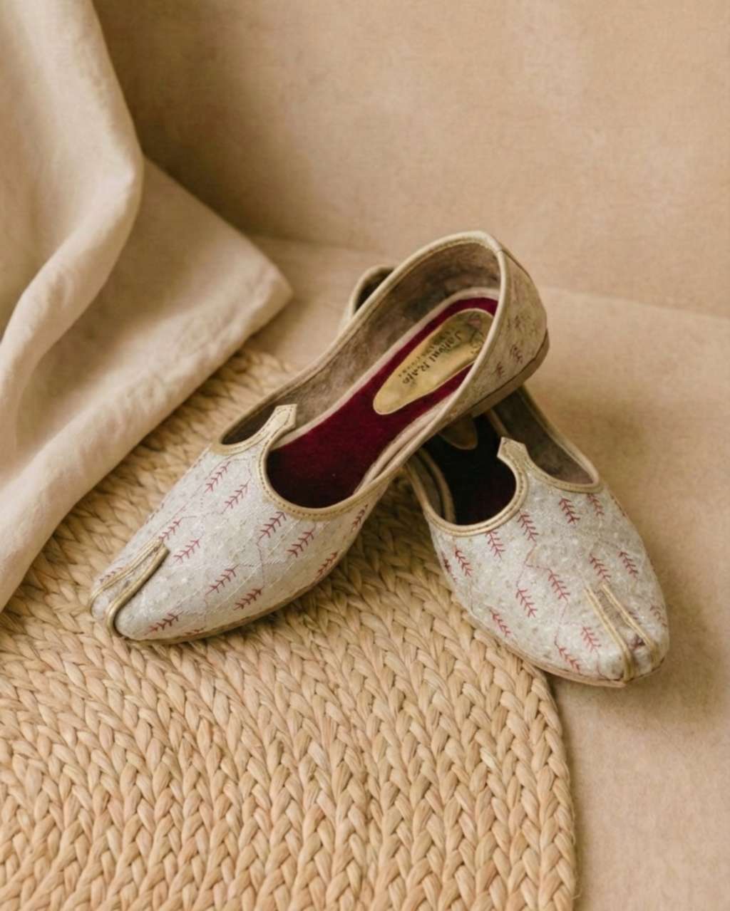 Ethnic Mojaris – Cream Multi