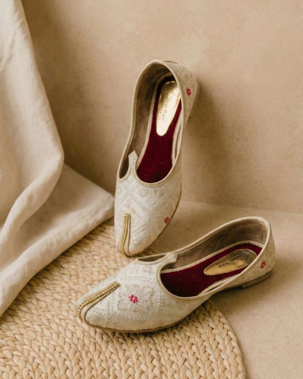 Ethnic Mojaris – Cream Rani