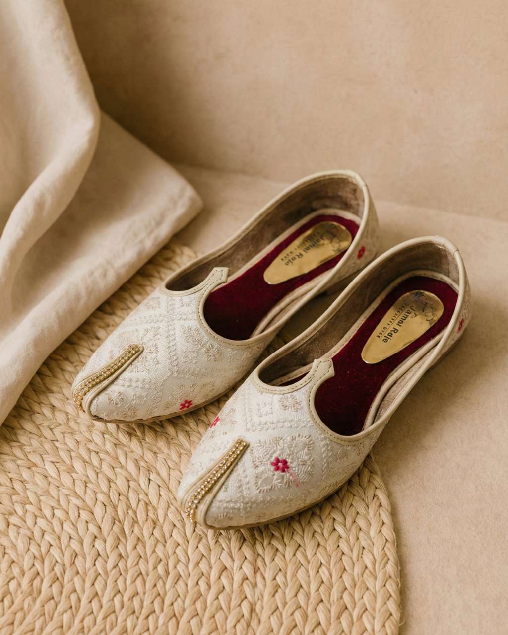 Ethnic Mojaris – Cream Rani